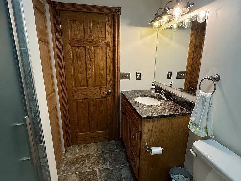 543 W Middle St — Photo 9