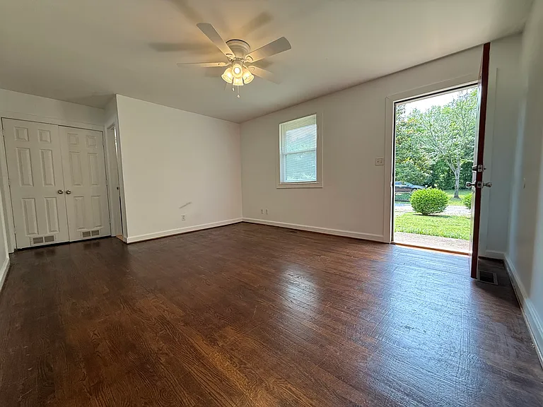 2615 Albion St — Photo 2
