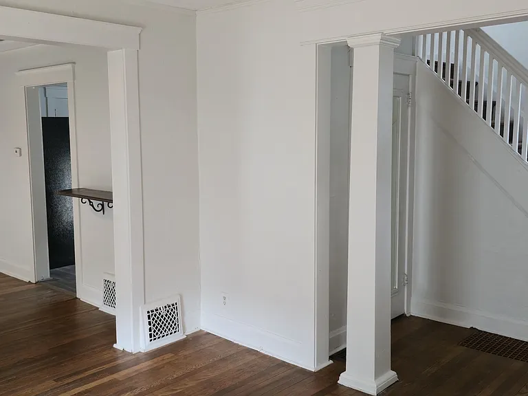1720 Davis Ave — Photo 9