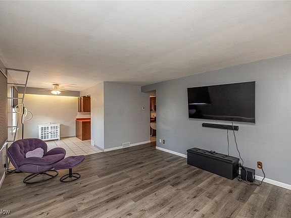 4th image of 2126 Lincoln Ave