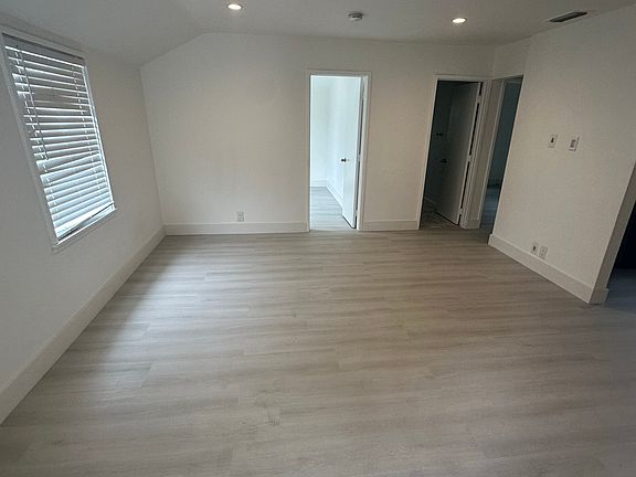 3rd image of 25 NE 69th St #1