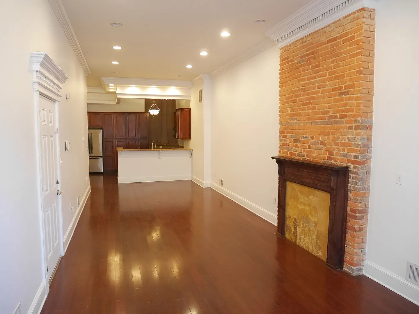 Spacious 3 Bedroom/ 2 Bath-Lower Level — Photo 4