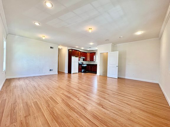 4th image of 160 Allison Ave #2F