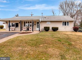 809 Auburn Rd, Fairless Hills, PA 19030