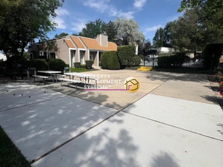 1042 E Quail Vista Ct #H — Photo 17