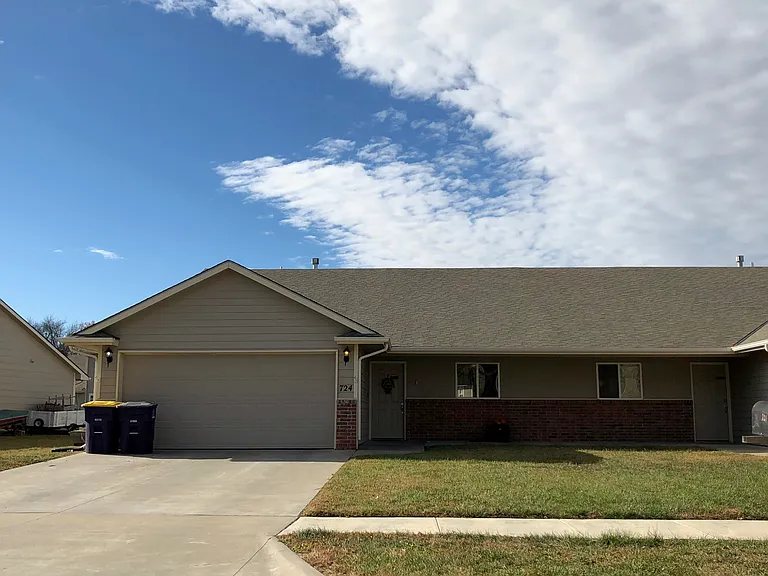 724 Highland Ridge Dr — Photo 1