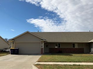 724 Highland Ridge Dr, Manhattan, KS 66503