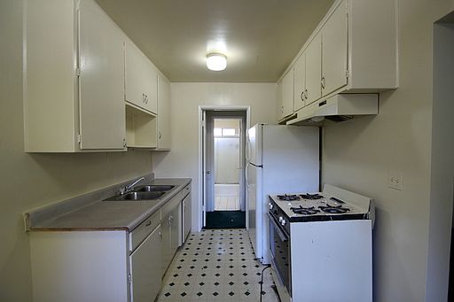 4th image of 595 N Summit Ave APT 9