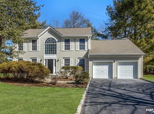 34 Knickerbocker Ln, Old Tappan, NJ 07675