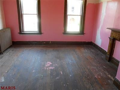 3rd image of 2033 E Prairie Ave