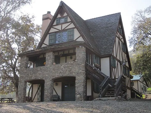 7001 Palomino Dr, Sanger, CA 93657