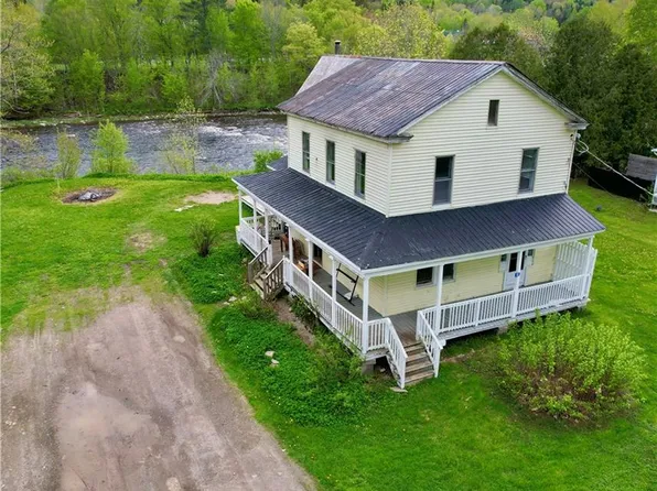 18 Water St, Stanley, NB E6B 1C8