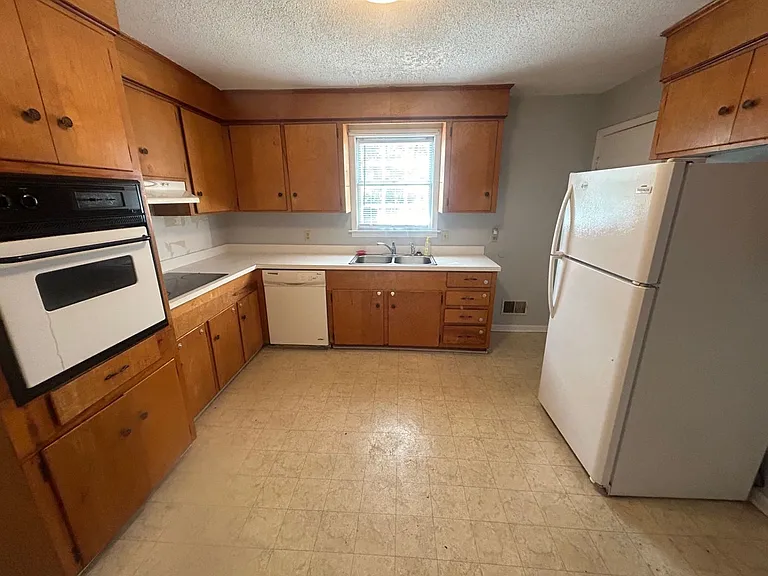 715B Montague Rd — Photo 11