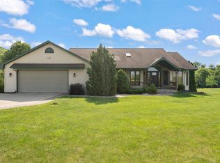 12538 Jfk Rd, Dubuque, IA 52002