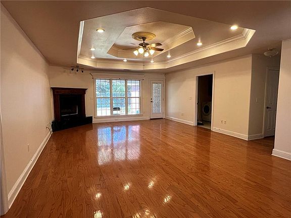 3rd image of 700 SE Jamaica Dr