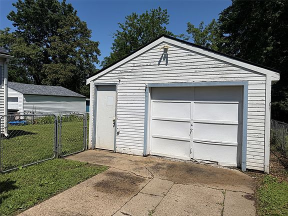 5th image of 1315 E 25th St