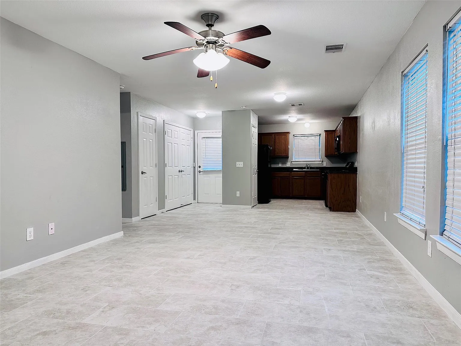 3 bed, 2.0 bath, 1201 sqft, $1,700 — Photo 3