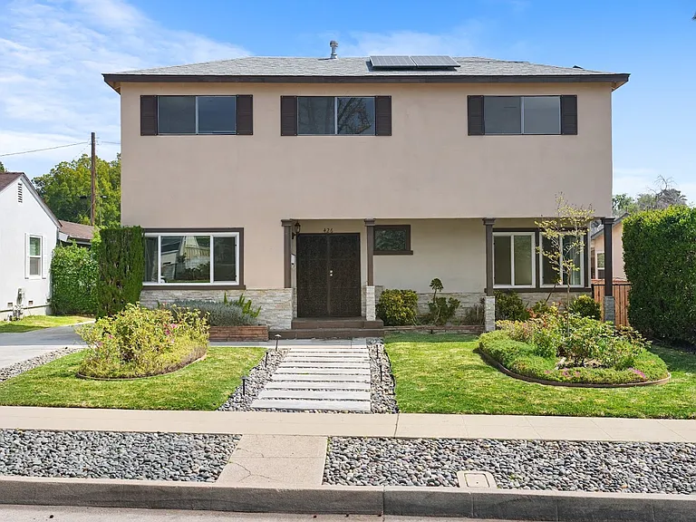 426 Santa Paula Ave — Photo 1