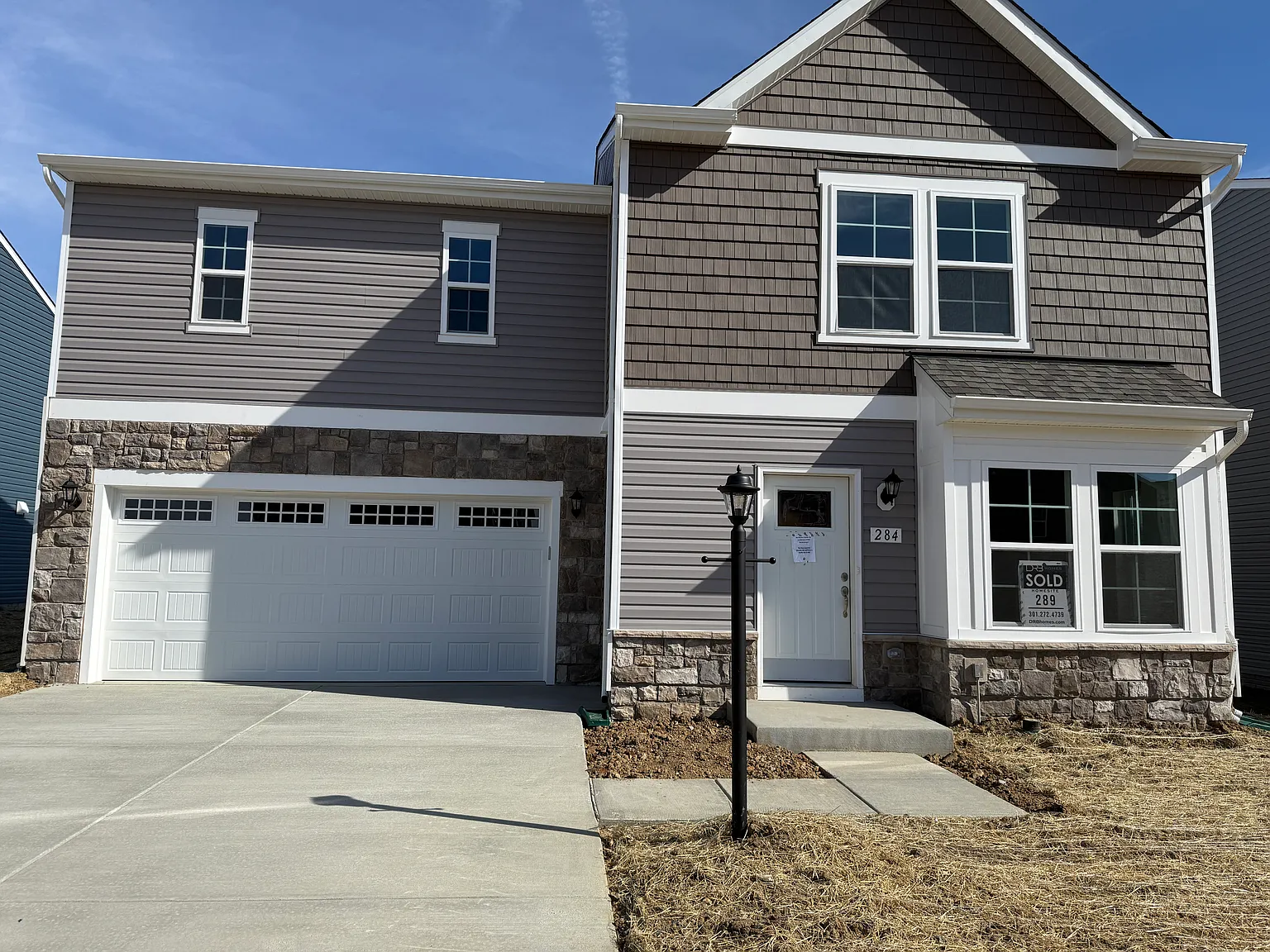 4 bed, 2.5 bath, 2200 sqft, $2,500 — Photo 2