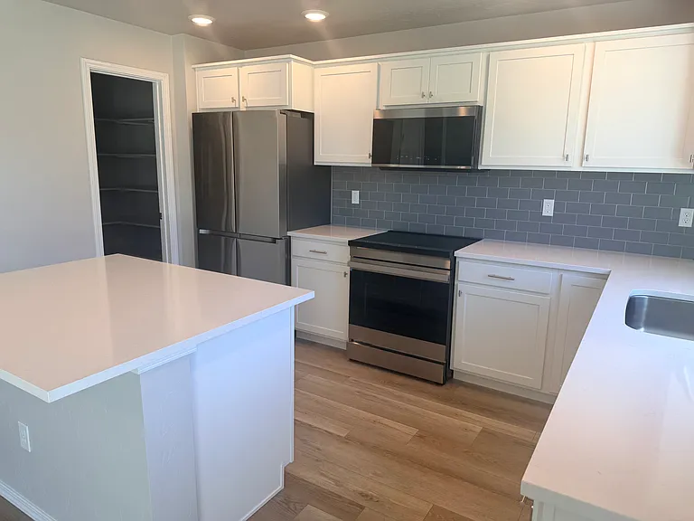 659 W Wolf Willow — Photo 4