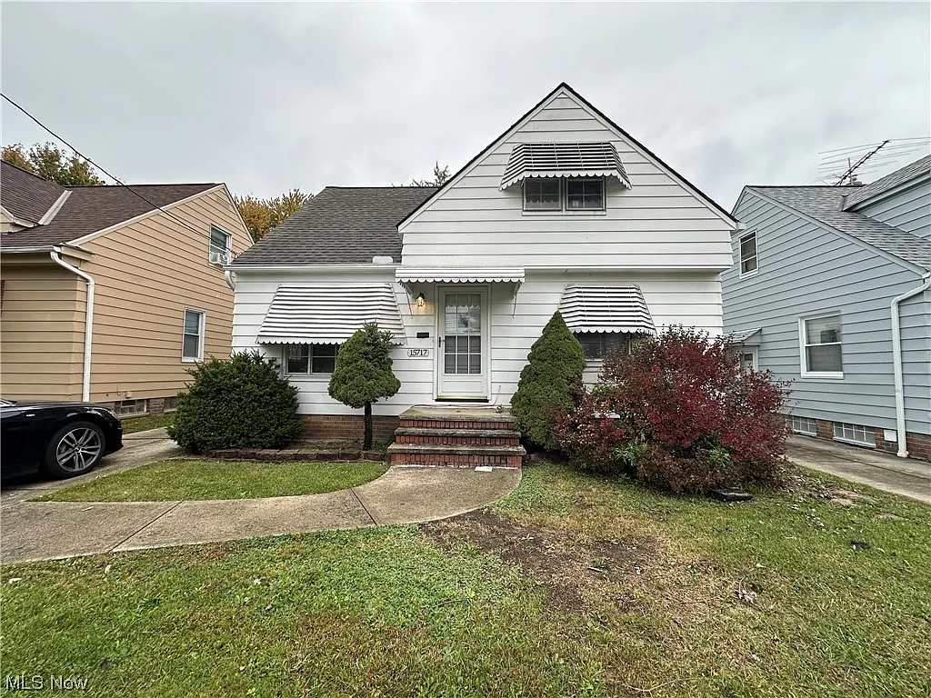 15717 Rockside Rd photo 1