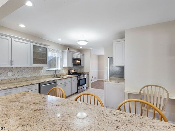 5th image of 43 Whitehead Road