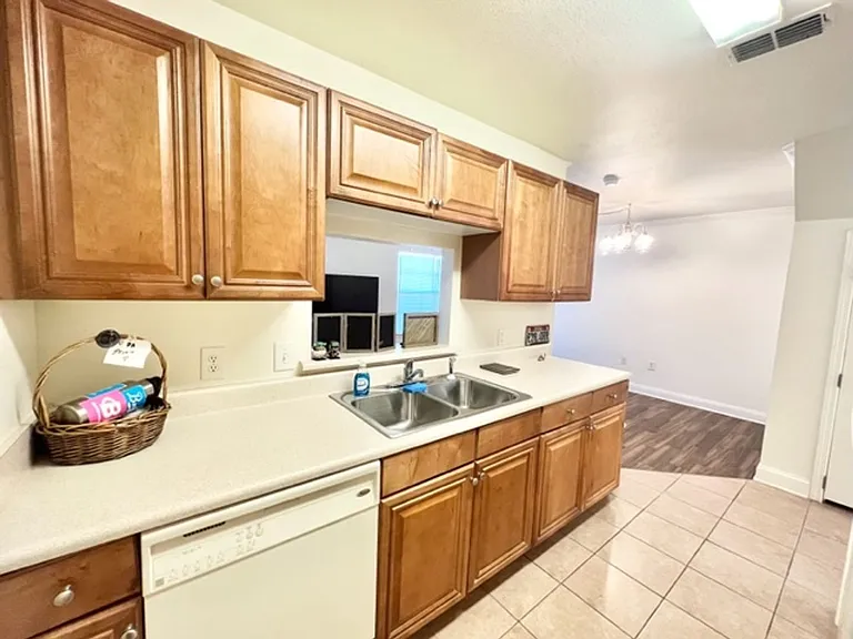 703 Majestic Dr — Photo 7