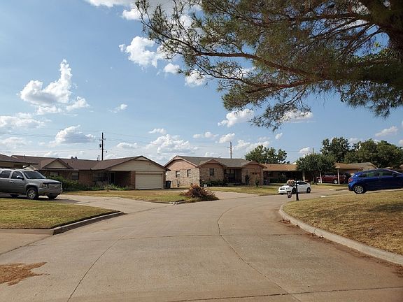 4th image of 306 NW Parkwood Ln