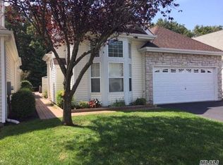 536 Leisure Dr, Ridge, NY 11961