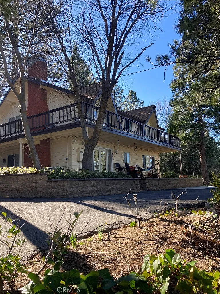 3 bed, 1920 sqft, $2,700 — Photo 1