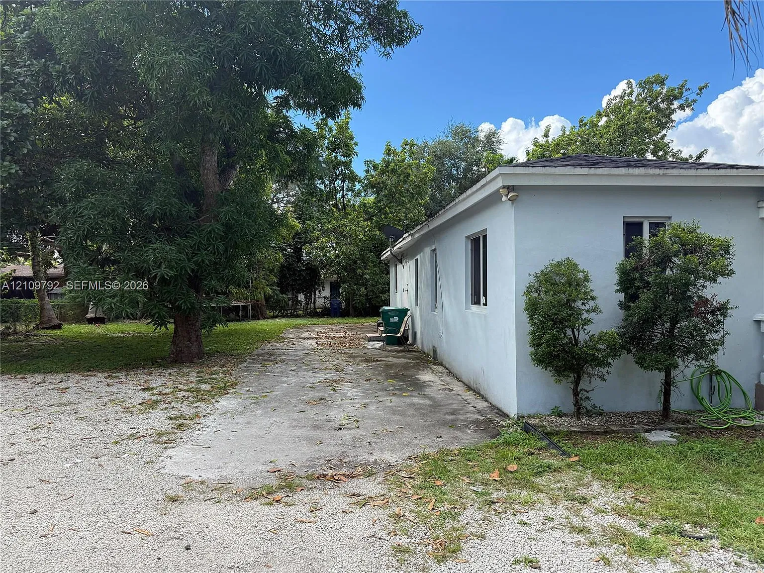 3 bed, 2.0 bath, 1552 sqft, $3,050 — Photo 2