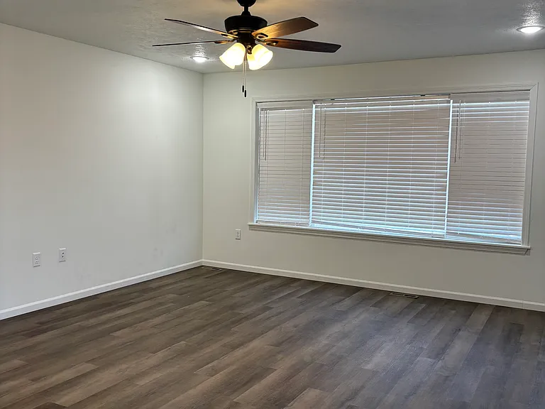 140 Sunset Cv — Photo 3
