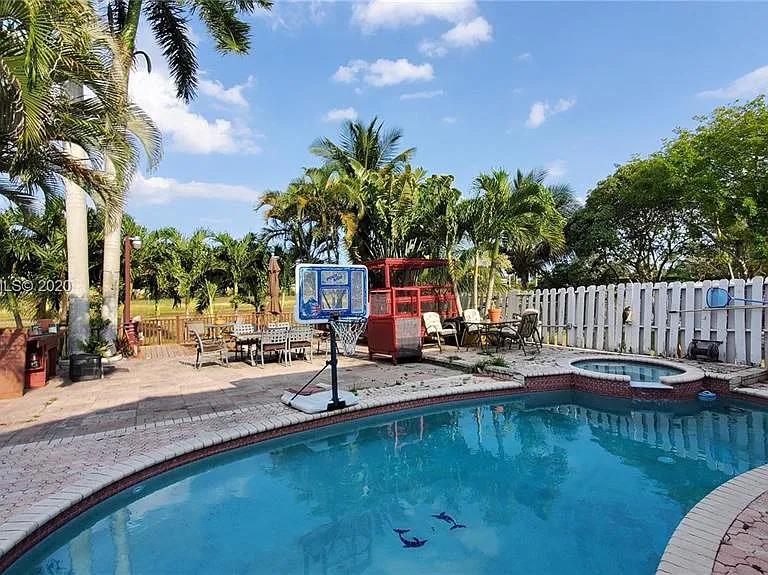 4430 SW 82nd Way — Photo 1