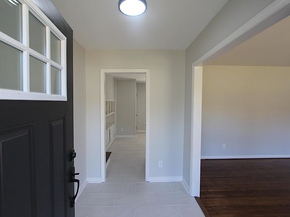 3rd image of 816 Rockingham Rd