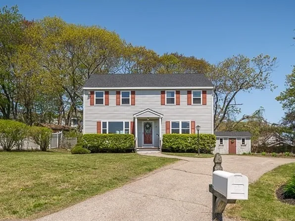 12 Crestview Ter, Gloucester, MA 01930