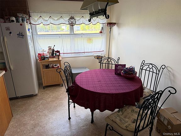 4th image of 6 Maple Avenue