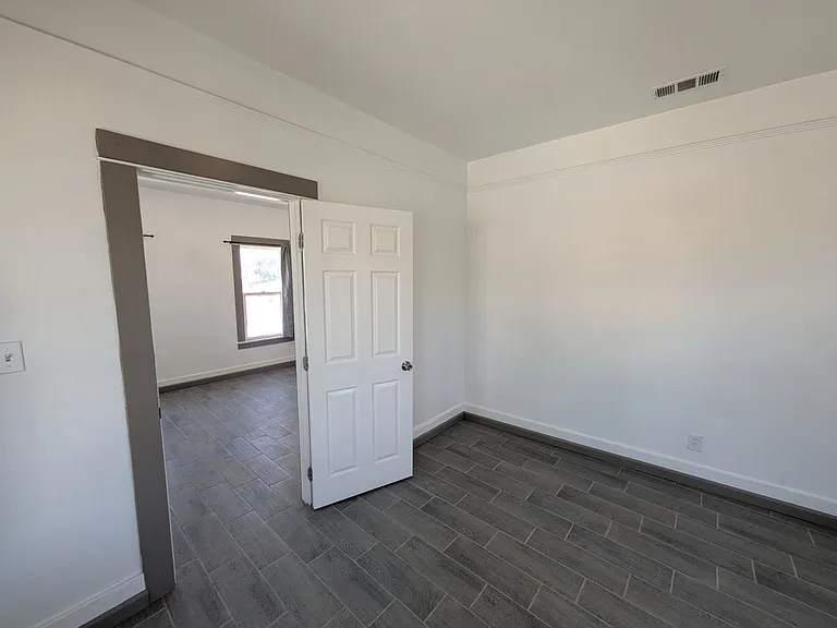 386 N Mount Vernon Ave — Photo 12