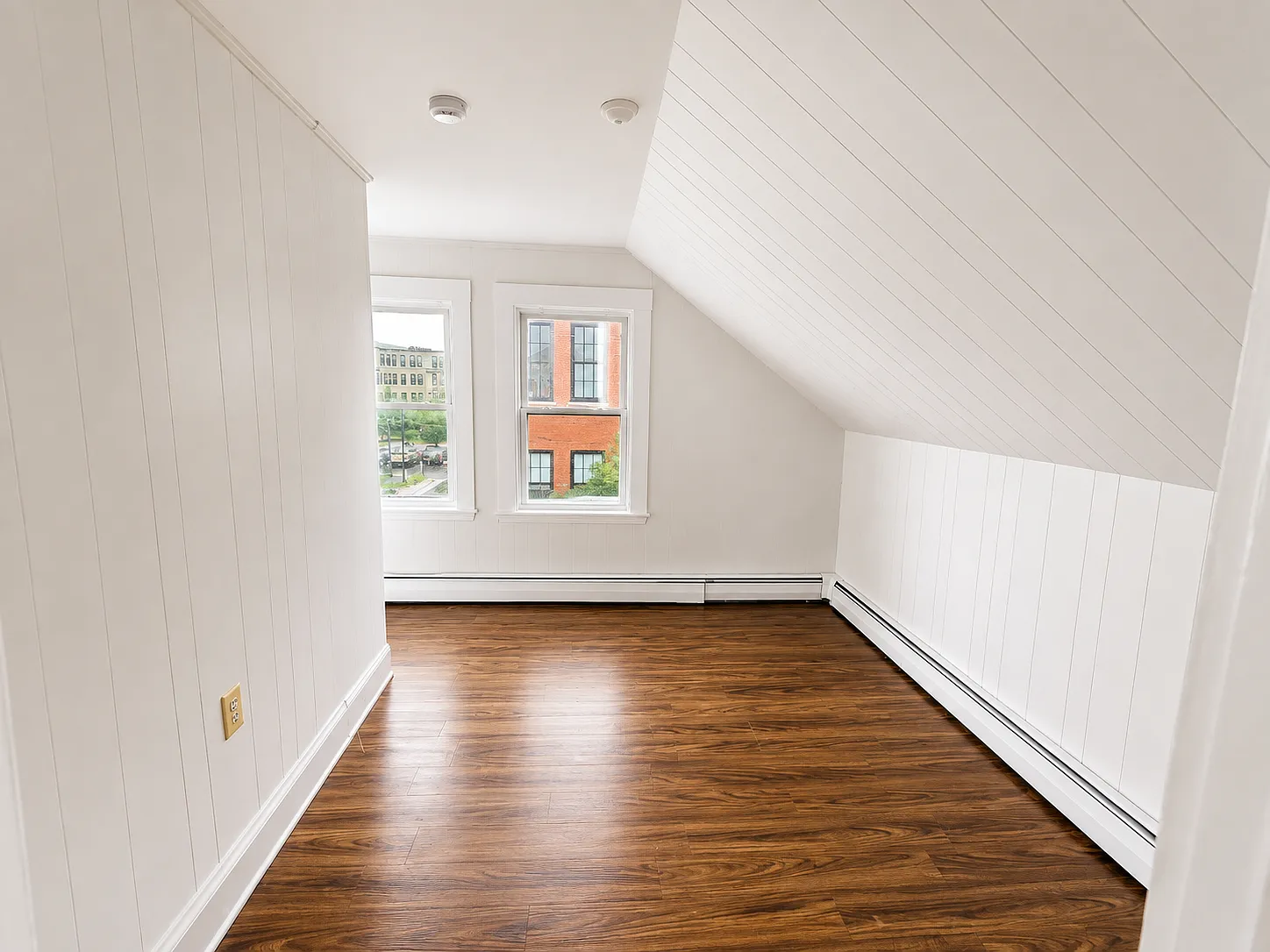 3 bed, $2,700 — Photo 2