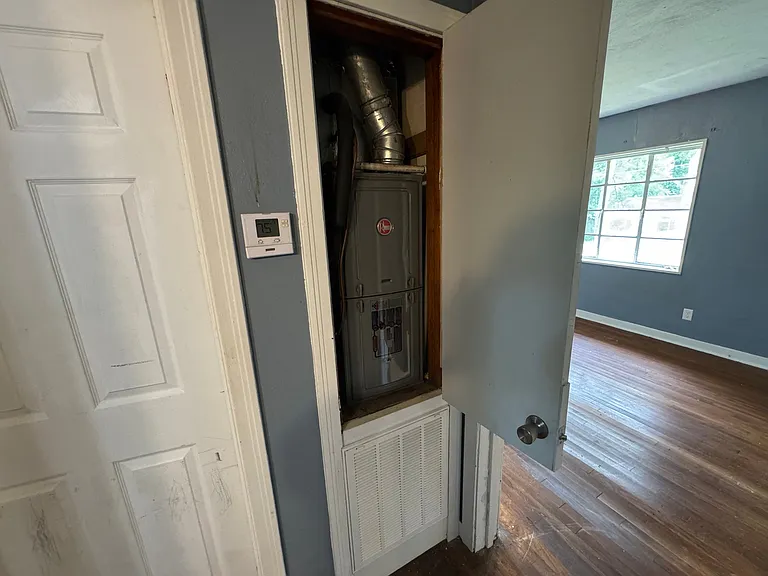 918 Stuart St — Photo 24