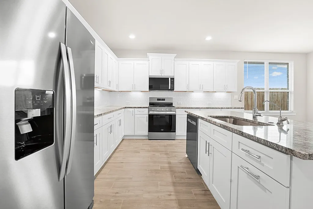 4 bed, 2.5 bath, 2303 sqft, $3,300 — Photo 4