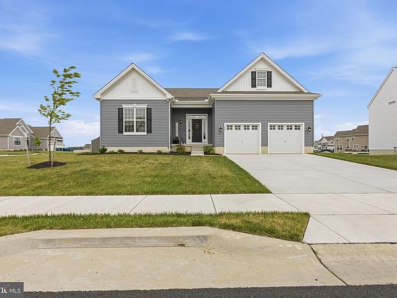 3rd image of 196 Elm Crest Ln