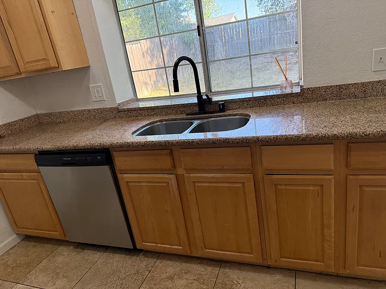 8918 Phoenix Ave — Photo 5