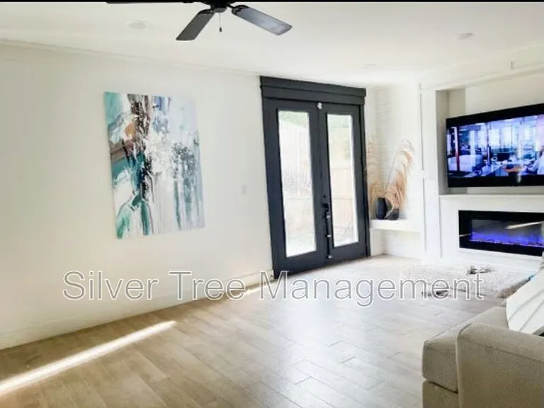 9073 Quarry Hill Ct — Photo 4