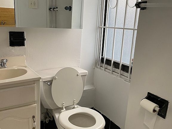 5th image of 250 E 90th St APT 2S