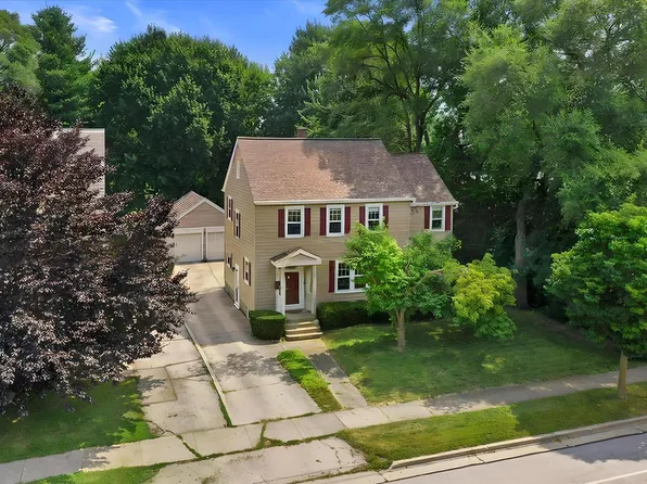 439 South Moreland BOULEVARD, Waukesha, WI 53188