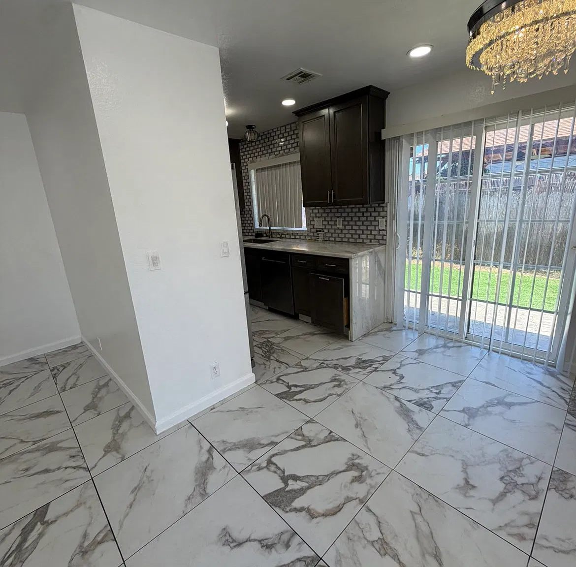 3 bed, 1089 sqft, $3,650 — Photo 1