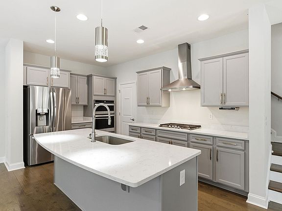 5th image of 215 Wrightwood Ln