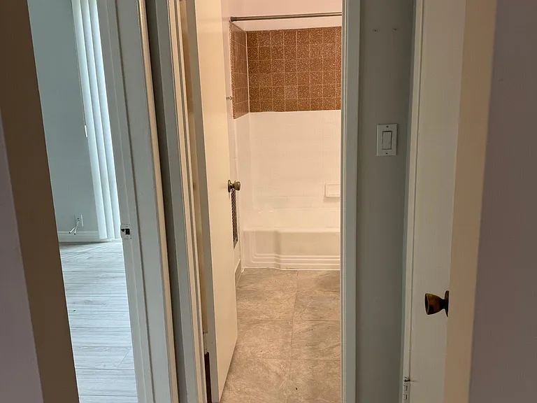 345 W Elk Ave #12 — Photo 6