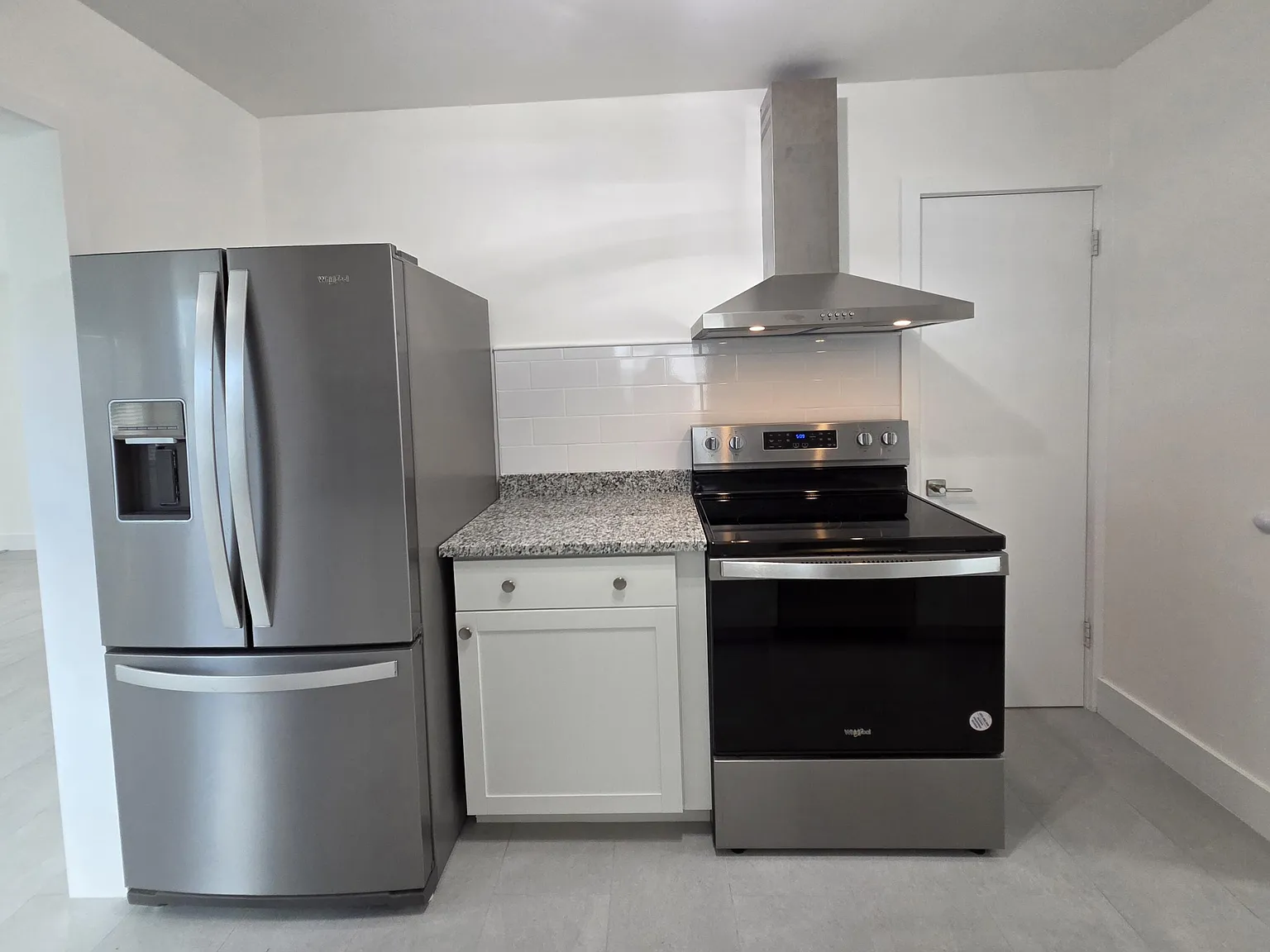 2 bed, 1.0 bath, 1138 sqft, $1,800 — Photo 2