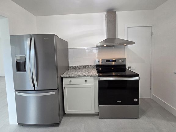 2nd image of 813 S 6th St